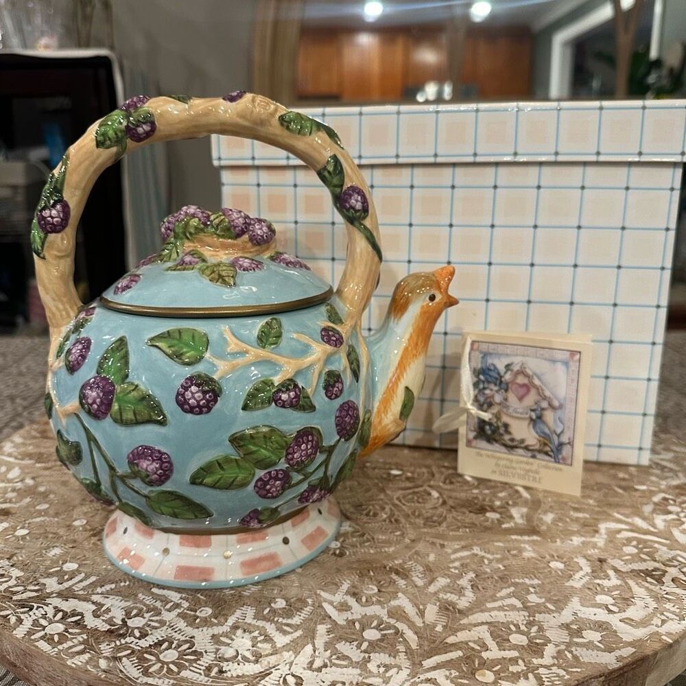 Silvestri Whispering Gardens Bird Nest/ Blackberry‎ Ceramic Tea Pot w Lid New